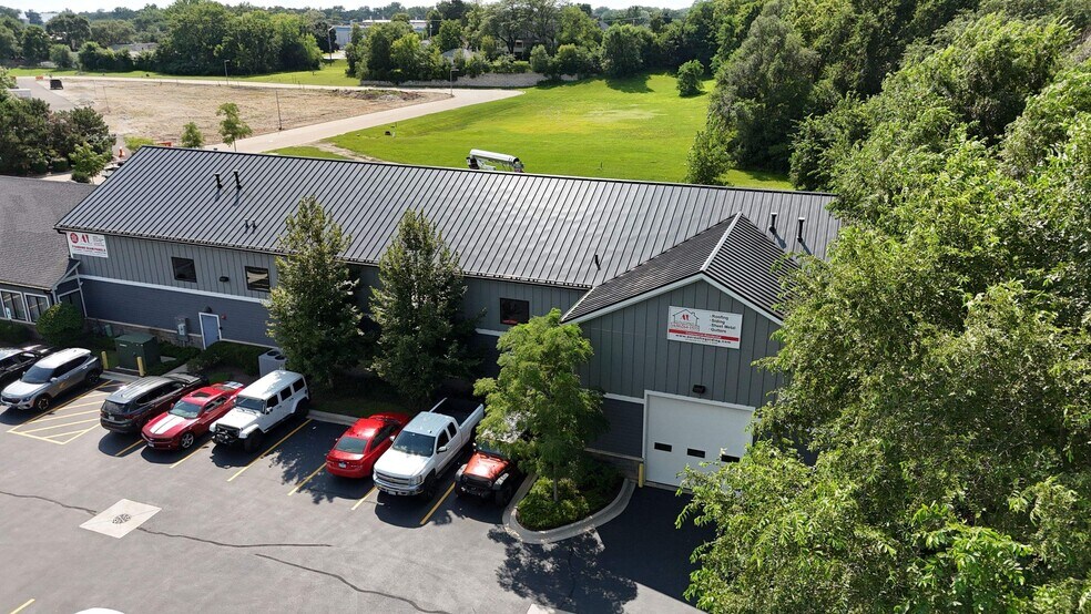 More Photos Of 325 Marshall Ave, Aurora Industrial For Sale