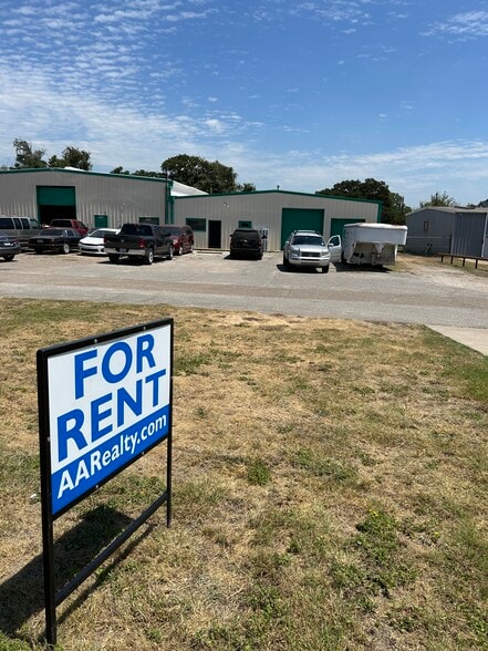 Primary Photo Of 440 N Broadway St, Joshua Manufacturing For Lease