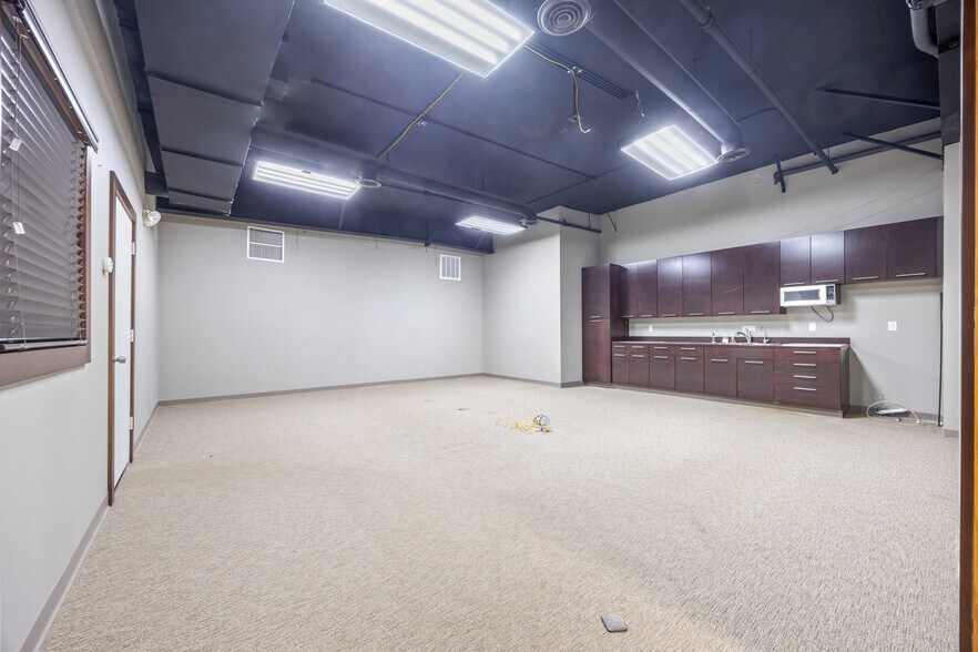 More Photos Of 3931 37th Ave SW, Fargo Manufacturing For Lease