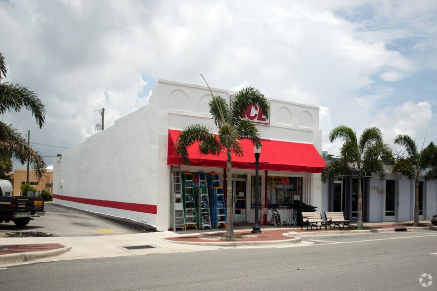 More Photos Of 208 W Marion Ave, Punta Gorda Freestanding For Sale