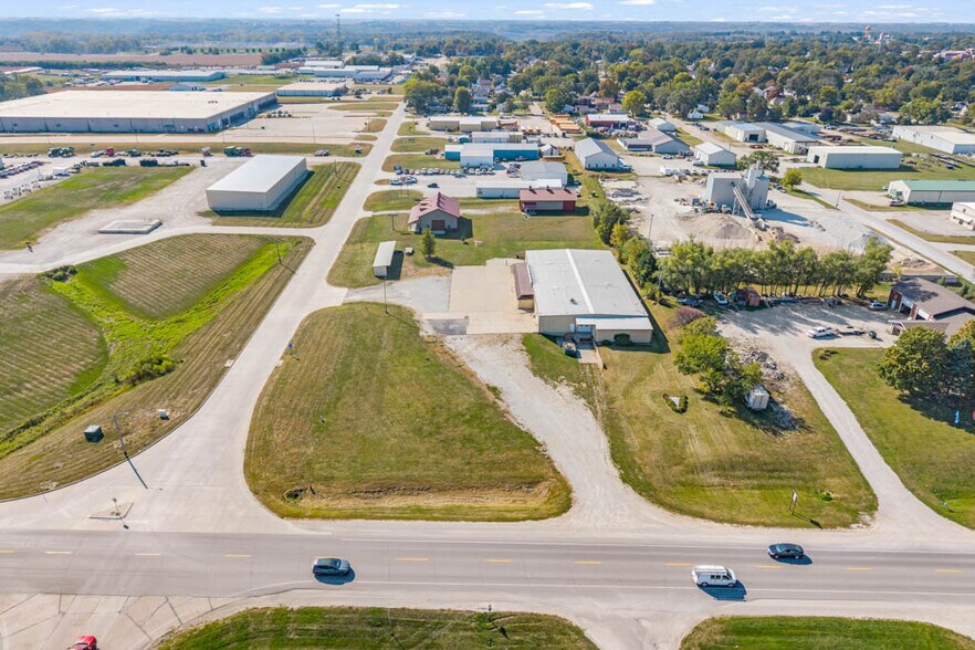 More Photos Of 1106 N 10th St, Winterset Flex For Sale