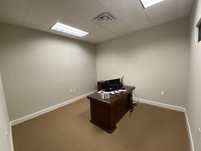 More Photos Of 633 E Fernhurst Dr, Katy Medical For Lease