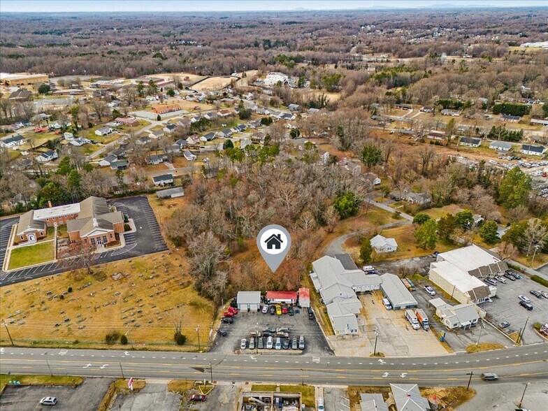 More Photos Of 620 National Hwy, Thomasville Auto Repair For Sale