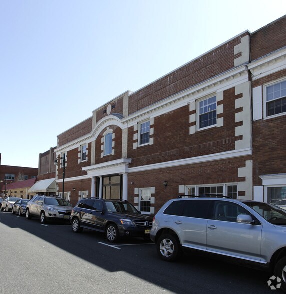 More Photos Of 12 Bank St, Summit Storefront Retail Office For Lease