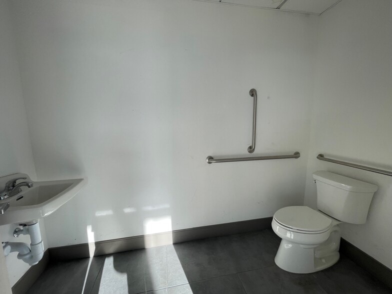 More Photos Of 36-18 Main St, Flushing Office For Sale