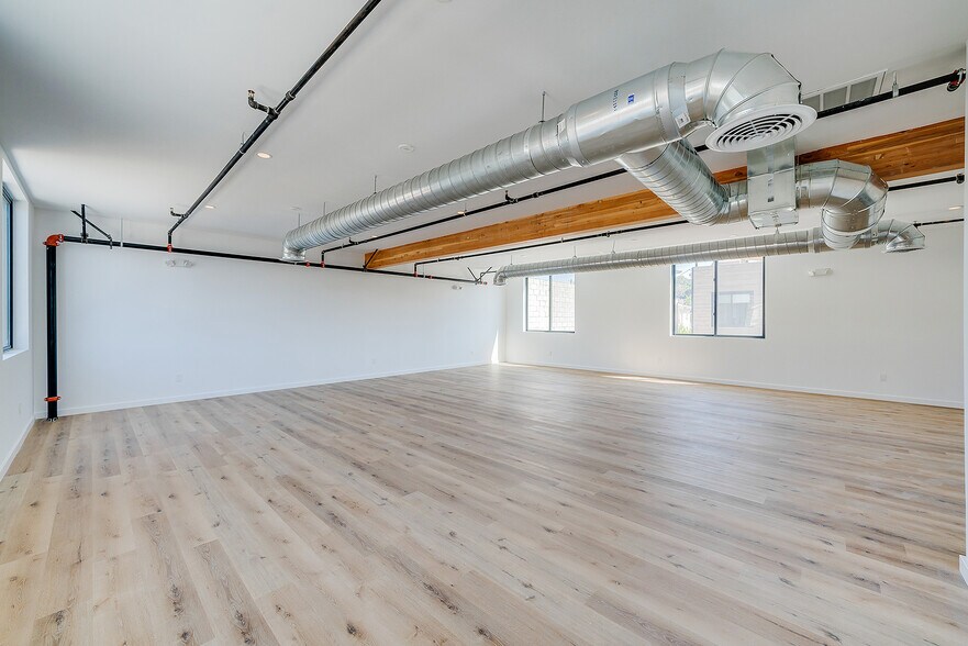 More Photos Of 4672-4674 York Blvd, Los Angeles General Retail For Sale