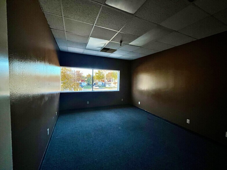 More Photos Of 1712 N Frazier St, Conroe Unknown For Sale