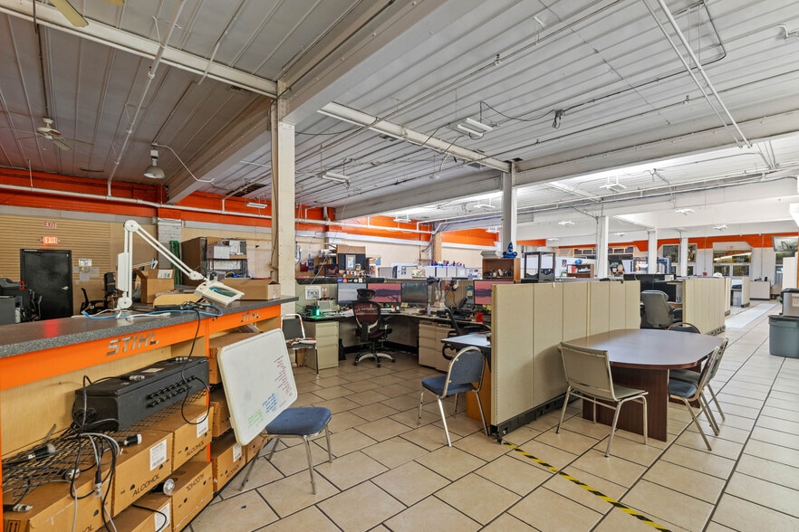 More Photos Of 162 W Plant St, Winter Garden General Retail For Lease