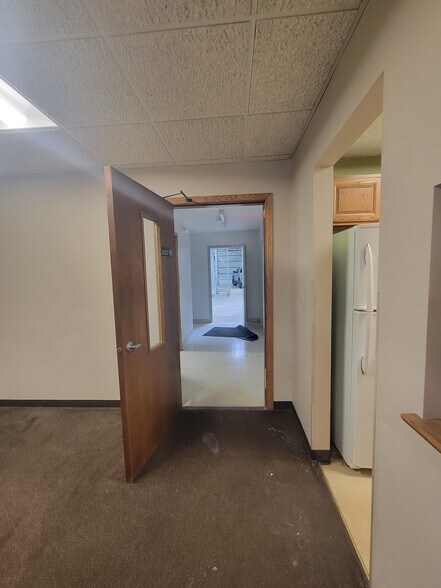 More Photos Of 290 Telser Rd, Lake Zurich Warehouse For Lease