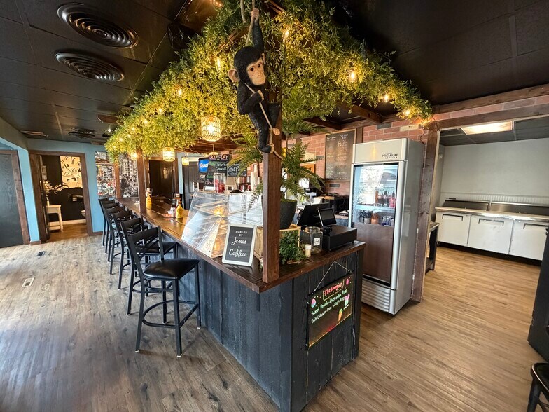 More Photos Of 1111 E Park Ave, Anaconda Restaurant For Sale