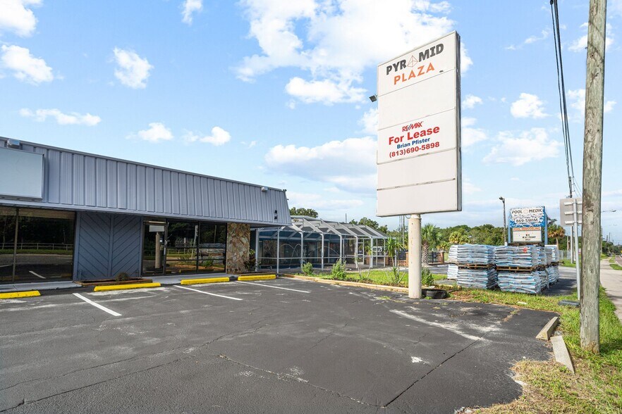 More Photos Of 8510 State Road 52, Hudson Storefront For Lease