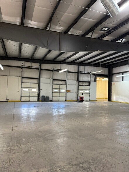 More Photos Of 7810 N US Highway 89, Flagstaff Showroom For Lease