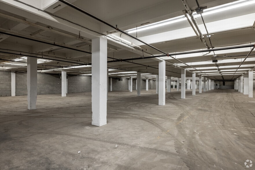 More Photos Of 297 Getty Ave, Paterson Warehouse For Lease