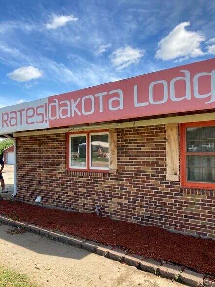 More Photos Of 105 E 5th St, Murdo Hotel For Sale