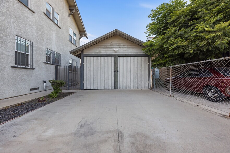 More Photos Of 325 E 14th St, Long Beach Apartments For Sale