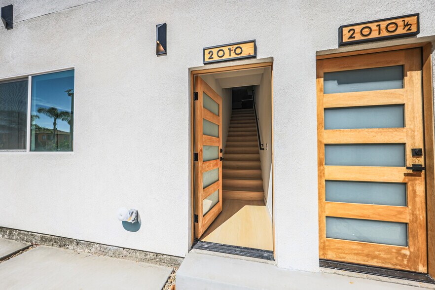 More Photos Of 2010 S Dunsmuir Ave, Los Angeles Multifamily For Sale