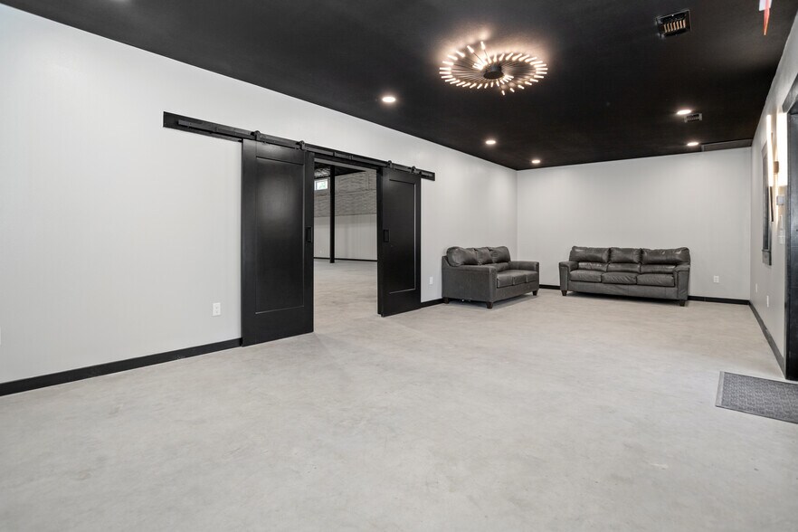 More Photos Of 156 Saicam Way, Lufkin Warehouse For Lease