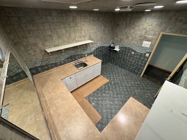 More Photos Of 31975-31985 Lodge Rd, Auberry Medical For Lease