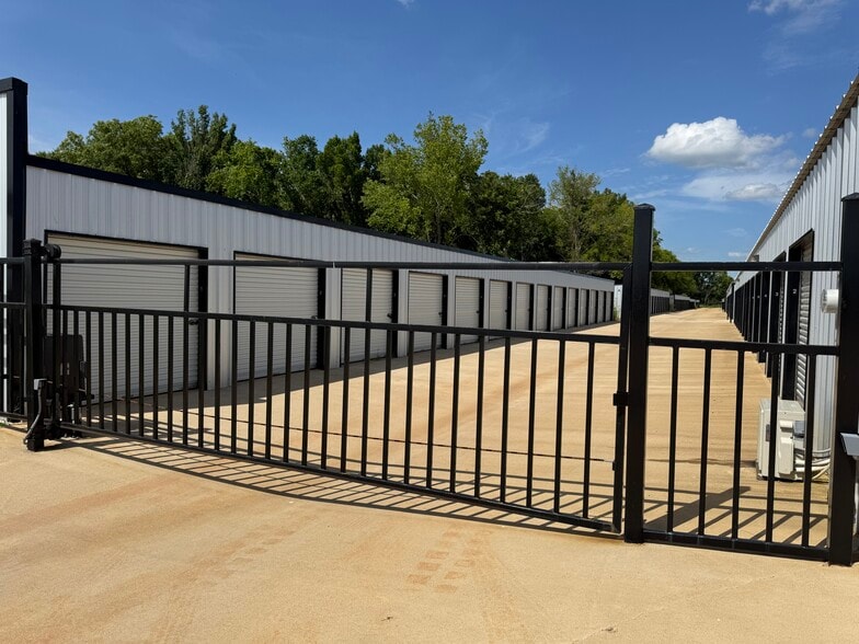More Photos Of 975 Houston st, Bullard Self Storage For Sale