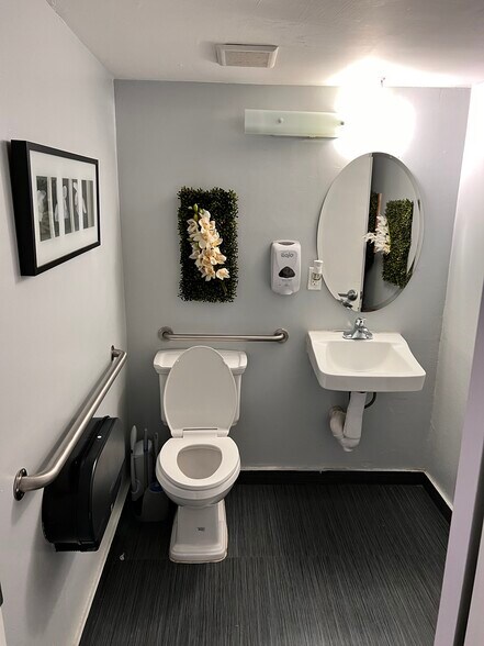 More Photos Of 6900-6914 NW 50th St, Miami Warehouse For Lease