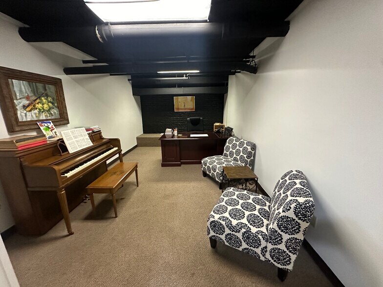 More Photos Of 201-207 E Lafayette St, Jackson Office For Lease