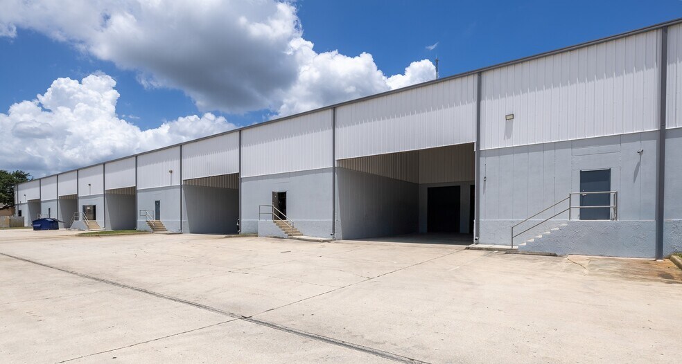 More Photos Of 830 S Ronald Reagan Blvd, Longwood Unknown For Lease