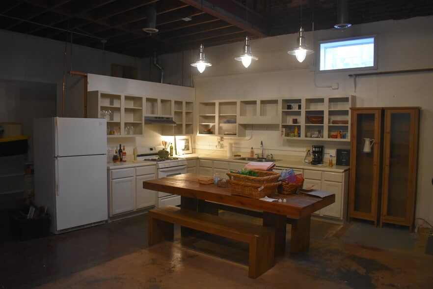 More Photos Of 275 SW Peters St, Atlanta Storefront For Sale