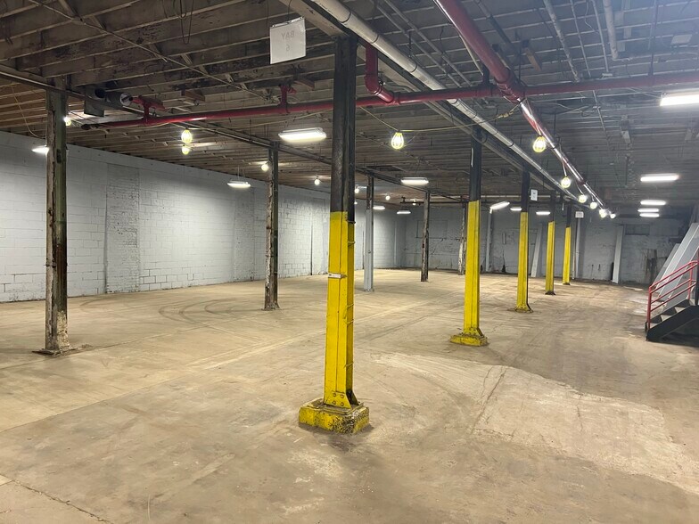More Photos Of 3501 37th St, Mount Rainier Contractor Storage Yard For Lease