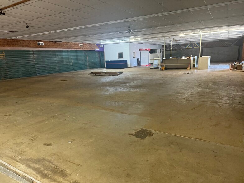 More Photos Of 100 East Main St, Hallsville Industrial For Lease