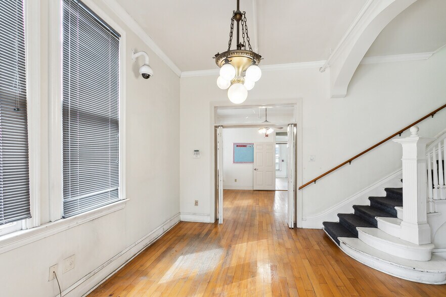 More Photos Of , New Orleans Office For Sale