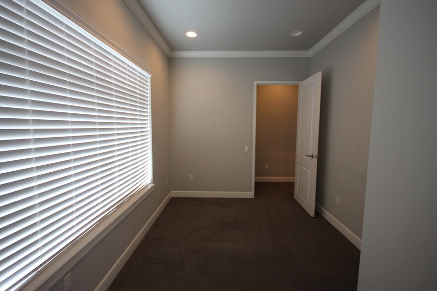 More Photos Of 7806 E 108th St S, Tulsa Office For Lease