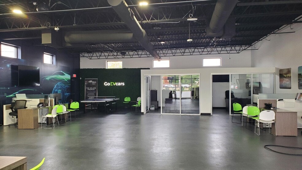 More Photos Of 1529 Rand Rd, Des Plaines Auto Dealership For Sale