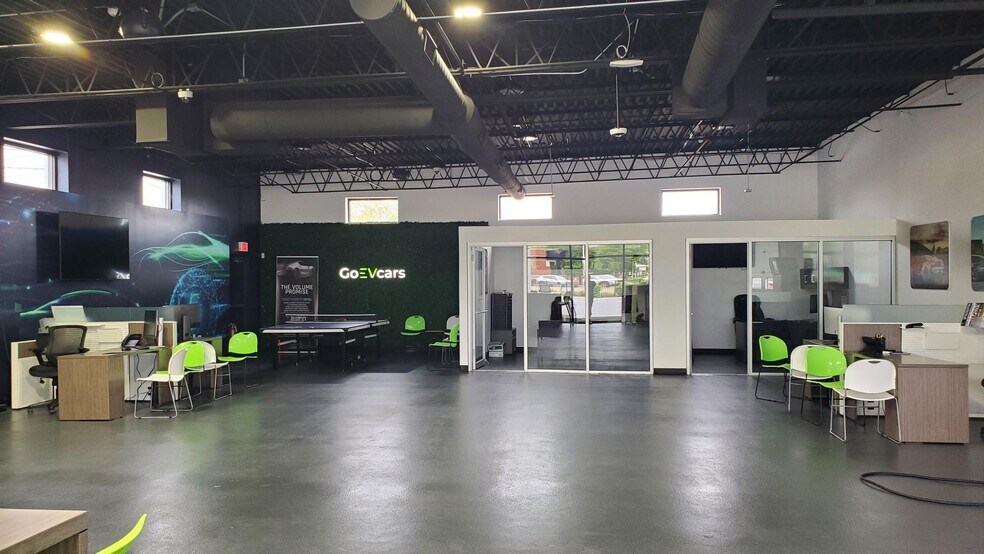 More Photos Of 1529 Rand Rd, Des Plaines Auto Dealership For Lease