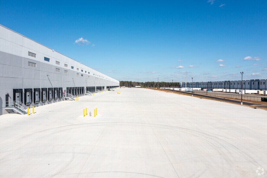 More Photos Of 1305 Hwy 42 South, McDonough Unknown For Lease