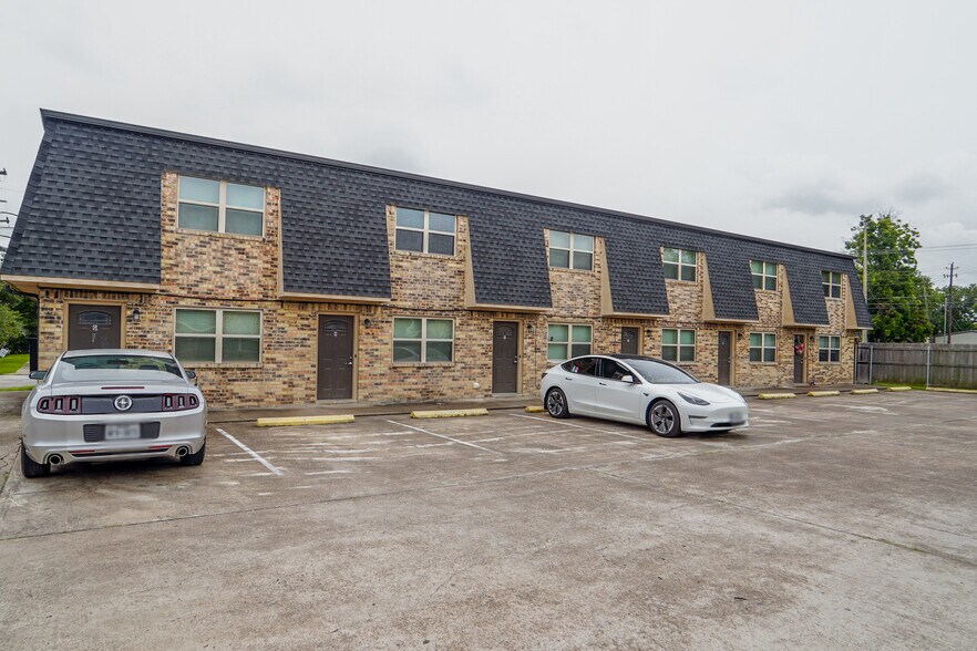 More Photos Of 2112-2114 E Airline Rd, Victoria Apartments For Sale