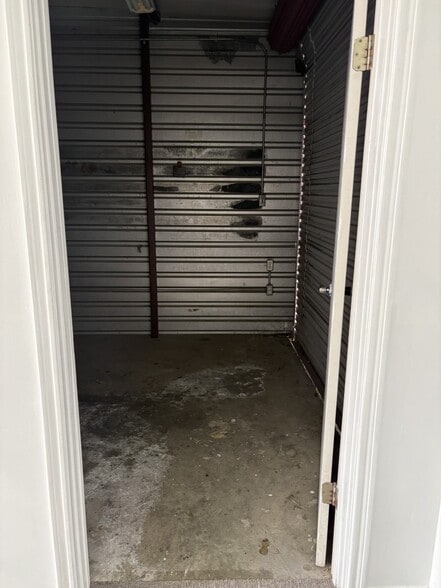 More Photos Of 460 S Post Oak Rd, Sulphur Self Storage For Lease