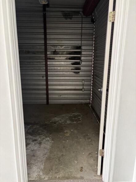 More Photos Of 460 S Post Oak Rd, Sulphur Self Storage For Lease