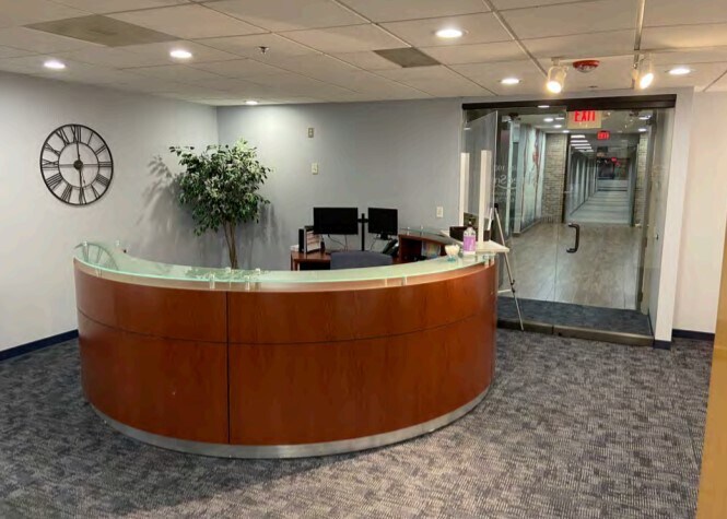 More Photos Of 300 E Long Lake Rd, Bloomfield Hills Office For Lease