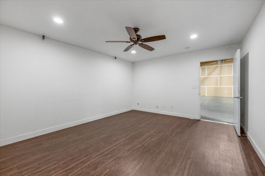 More Photos Of 4753 W Jennifer Ave, Fresno Warehouse For Lease