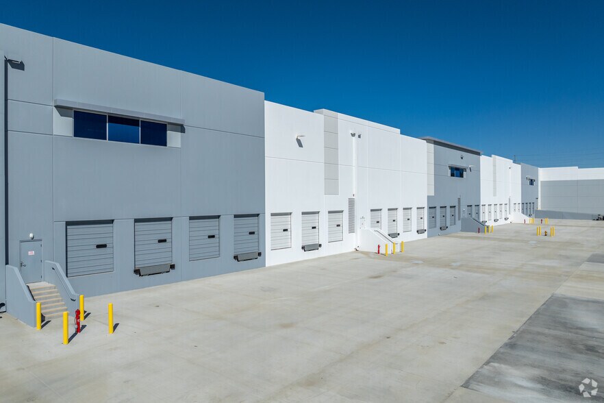 More Photos Of 3120 Wilson Ave, Perris Distribution For Lease
