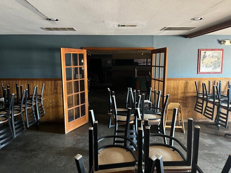 More Photos Of 607 4th St NW, Red Bay General Retail For Sale