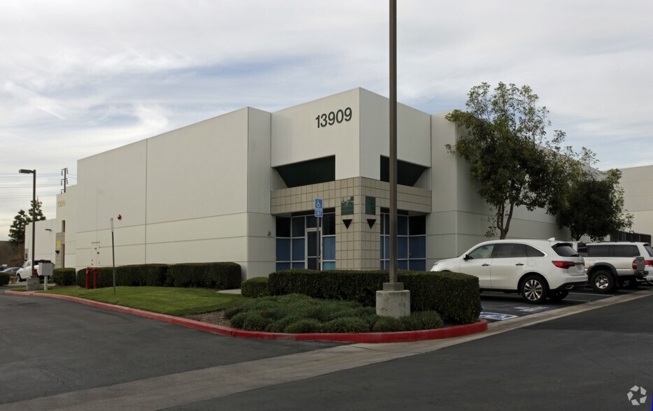 More Photos Of 13909 Magnolia Ave, Chino Warehouse For Lease