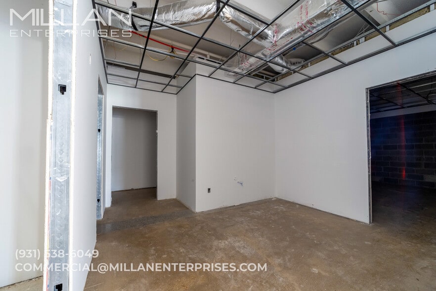More Photos Of 106 Collier Rd, Clarksville Storefront Retail Office For Lease
