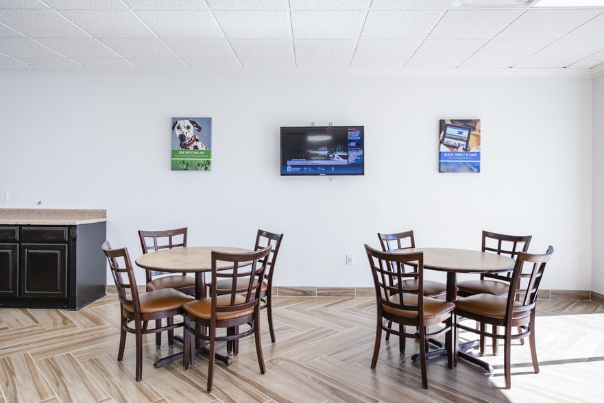 More Photos Of 603 N Marine Blvd, Jacksonville Hotel For Sale