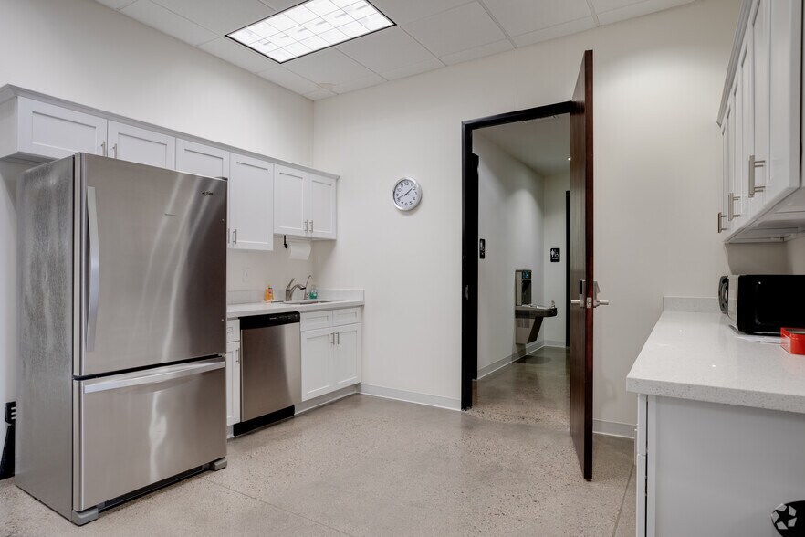 More Photos Of 8151 E Indian Bend Rd, Scottsdale Office For Lease