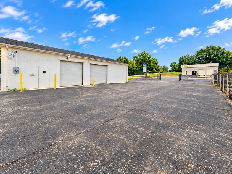 More Photos Of 283 Lakewood Dr, Greenville Warehouse For Lease