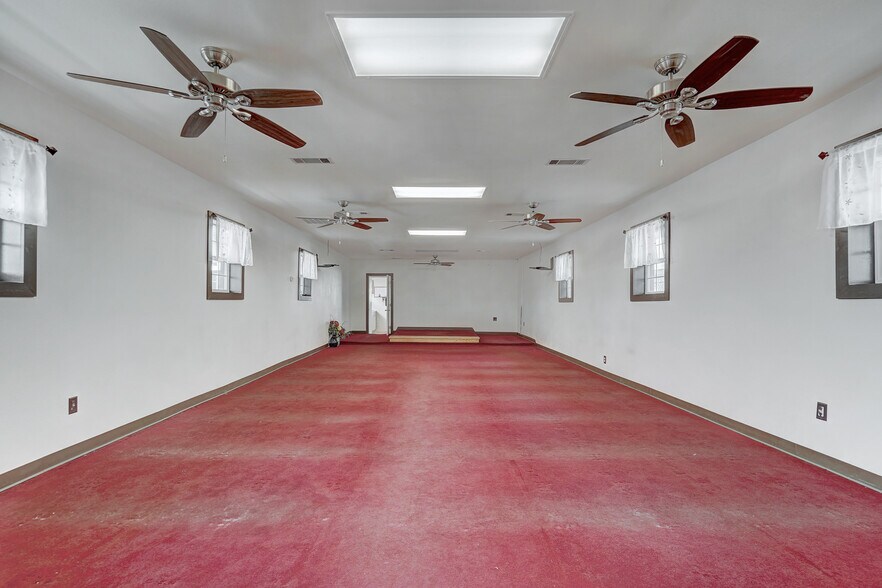 More Photos Of 2607 E 5th St, Austin Religious Facility For Sale