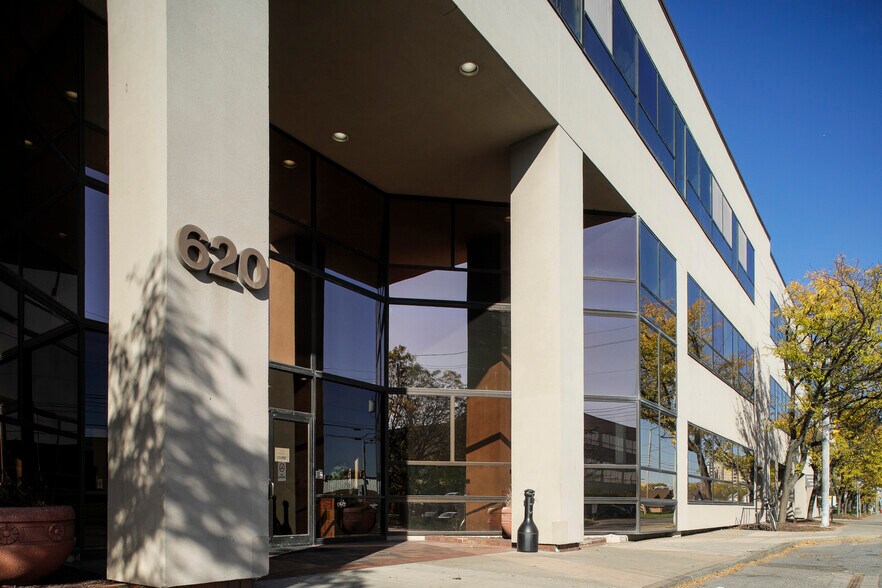 More Photos Of 620 W Erie Blvd, Syracuse Medical For Sale