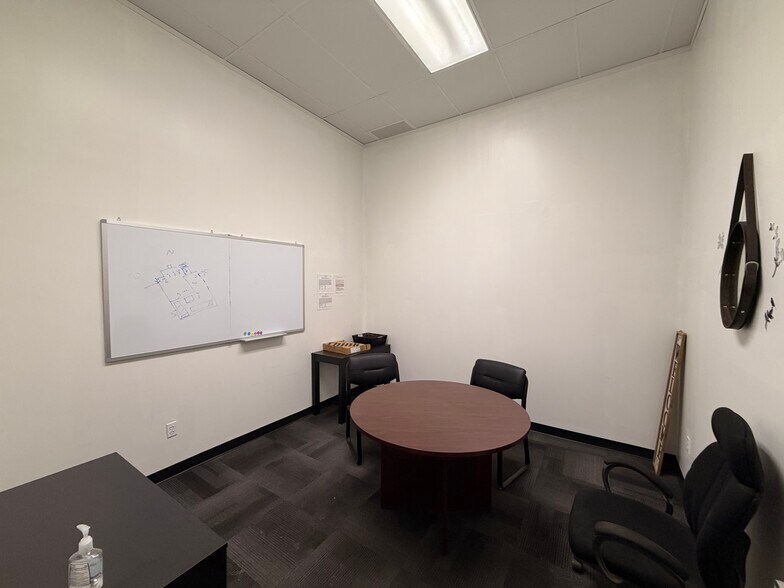 More Photos Of 100 Chamber Plz, Charleroi Supermarket For Lease