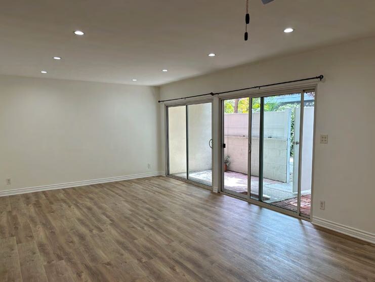 More Photos Of 7736 Paseo del Rey, Venice Apartments For Sale